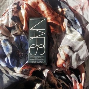 NARS Sheer Glow Foundation in shade Siberia